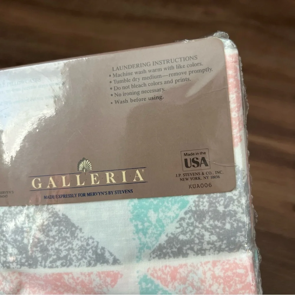 Vintage New Galleria by J.P. Stevens Standard Pillowcase Set